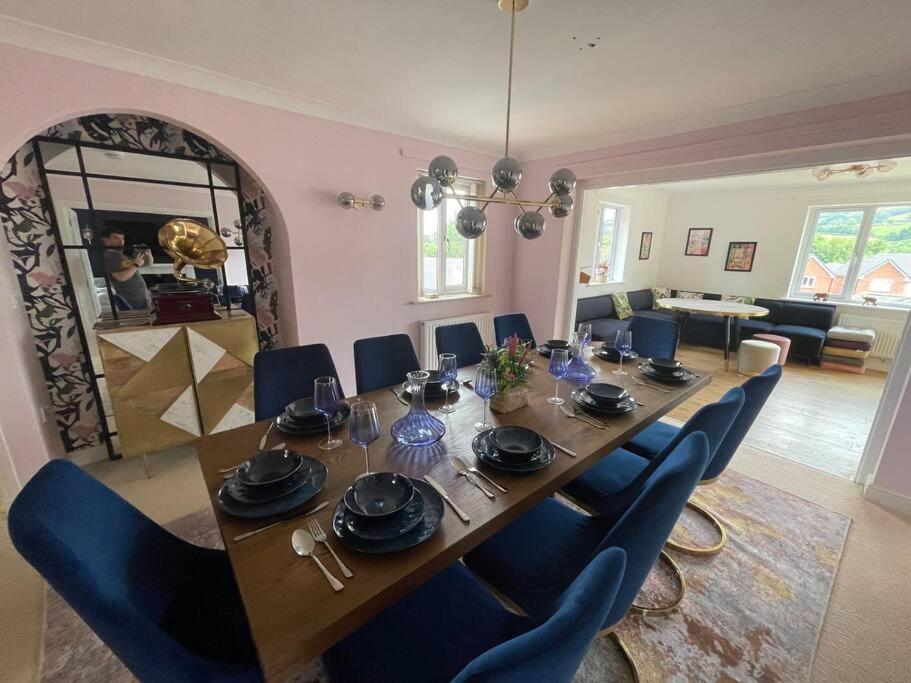Luxury 4-5 Bed Home With Games Room And Balcony 뉴타운 외부 사진