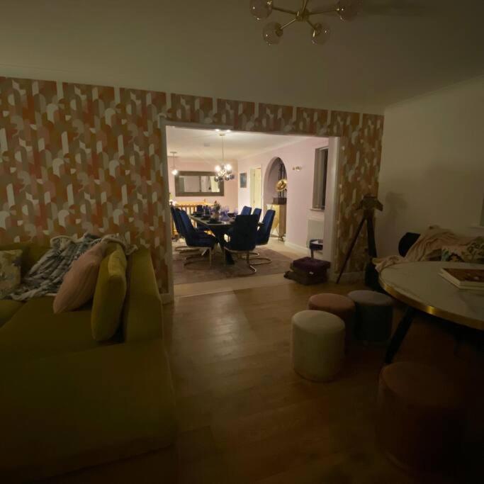 Luxury 4-5 Bed Home With Games Room And Balcony 뉴타운 외부 사진