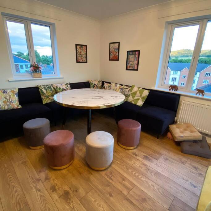 Luxury 4-5 Bed Home With Games Room And Balcony 뉴타운 외부 사진
